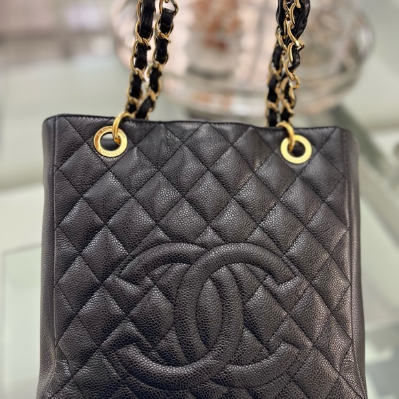 🌸 Black Quilted Caviar Timeless Classic Petit Shopping Tote PST Gold Hardware - Picture 5 of 11